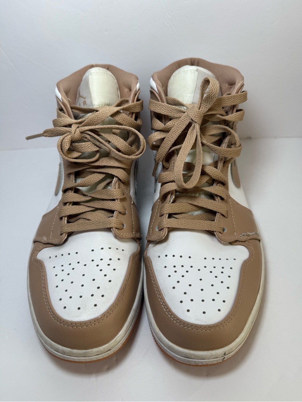 Nike Jordan 1 Mid- Men’s 8 (fits around Women’s 9.5)- 554724-271 -White / Beige - Picture 5 of 8